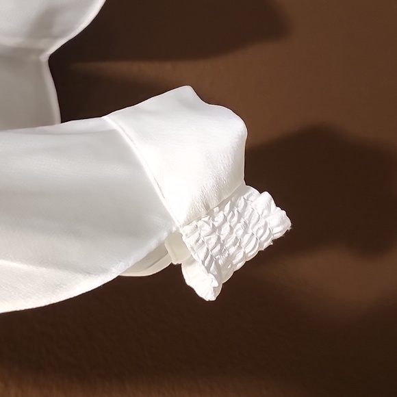 DKNY Open Sleeve Whit Cape Blouse Size L. NWT - Picture 3 of 4